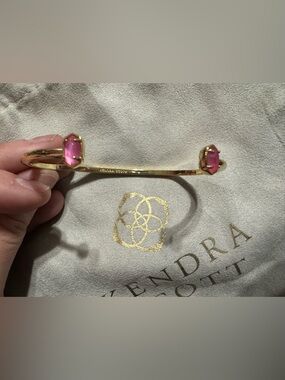 Kendra Scott Emma Cuff Bracelet
Gold/ Bright Magenta